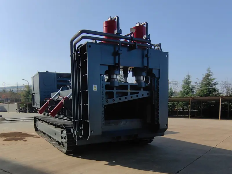 Mobile Track-Mounted Gantry Shear at Working Site